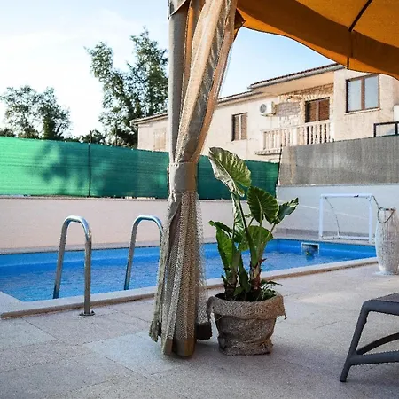 Mit Privatpool Fuer 6 Personen Ca 100 Qm In Marcana, Istrien Suedkueste Von Istrien 別荘 *