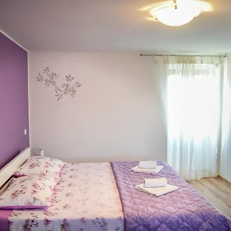 Mit Privatpool Fuer 6 Personen Ca 100 Qm In Marcana, Istrien Suedkueste Von Istrien * Marčana