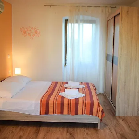 Mit Privatpool Fuer 6 Personen Ca 100 Qm In Marcana, Istrien Suedkueste Von Istrien