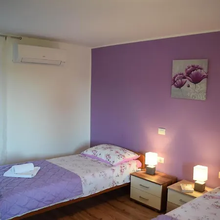 別荘 Mit Privatpool Fuer 6 Personen Ca 100 Qm In Marcana, Istrien Suedkueste Von Istrien Marčana