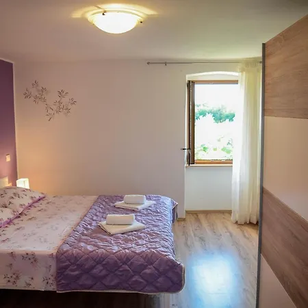 Mit Privatpool Fuer 6 Personen Ca 100 Qm In Marcana, Istrien Suedkueste Von Istrien Tatil Evi *